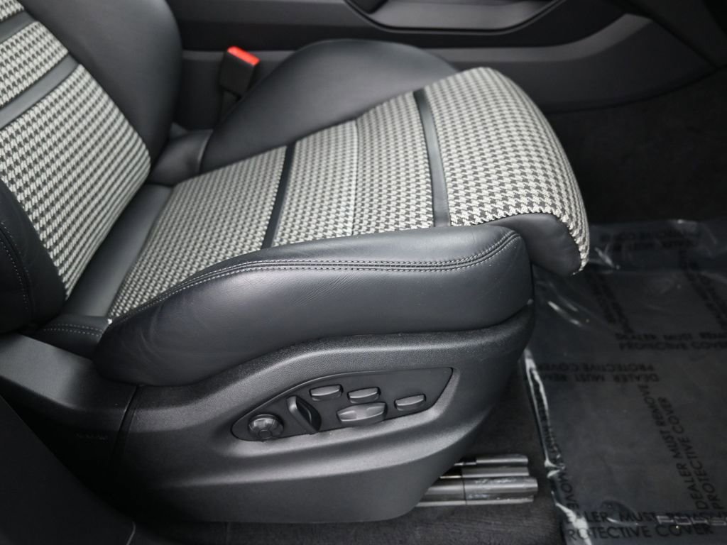 Certified 2024 Porsche Cayenne Turbo image 30