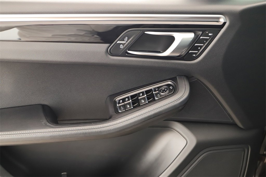 Used 2023 Porsche Macan Turbo image 24