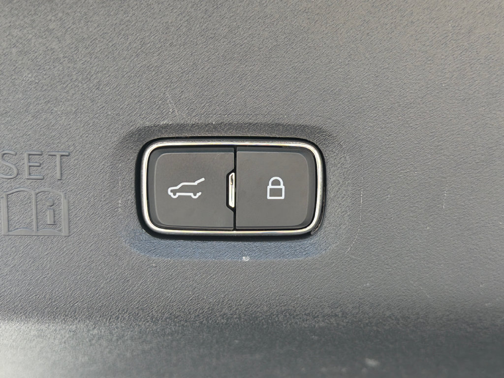 Used 2025 Ford Expedition Active AWD/4WD image 19