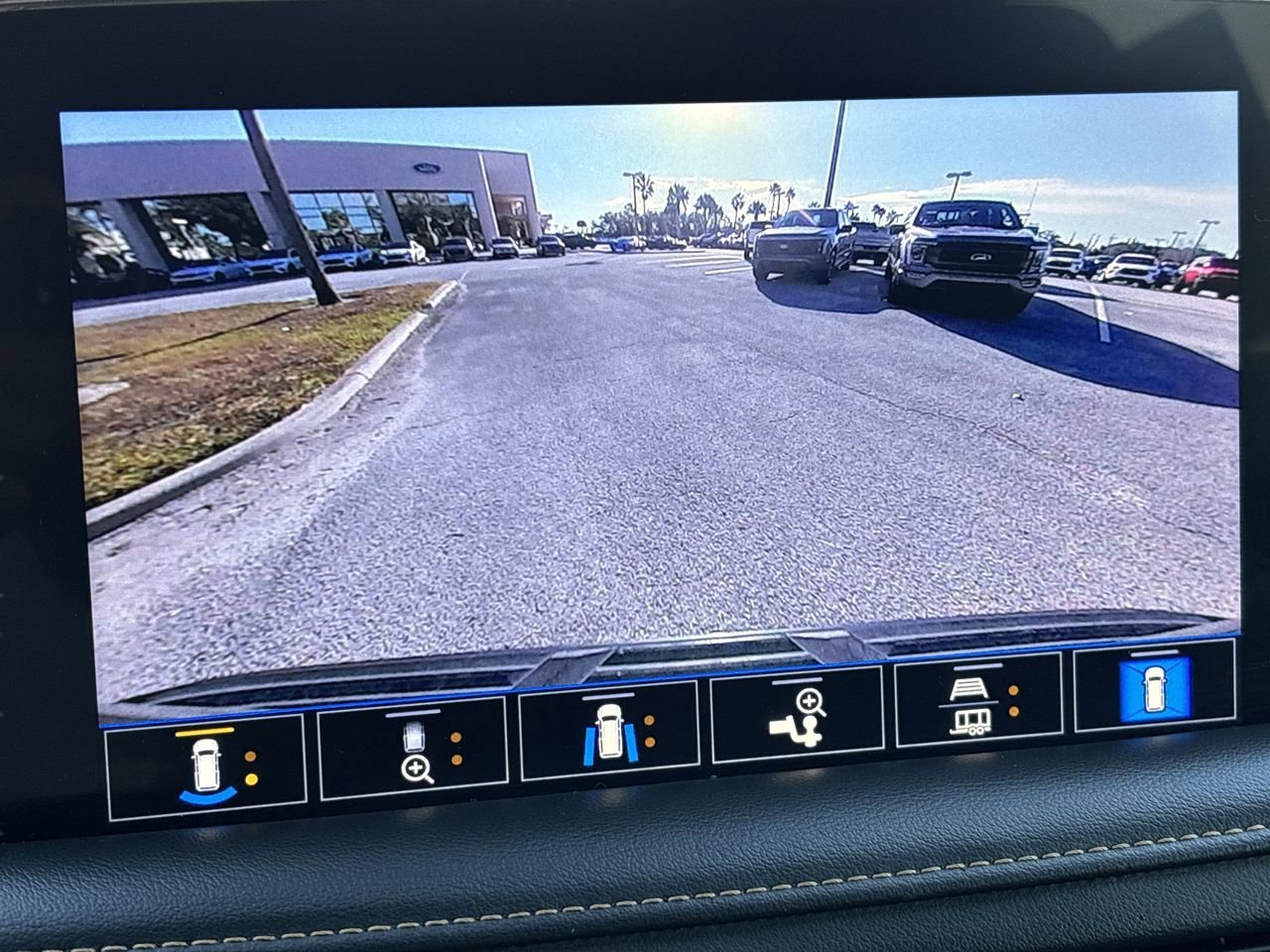 Used 2021 GMC Yukon XL AT4 w/ Technology Package image 23