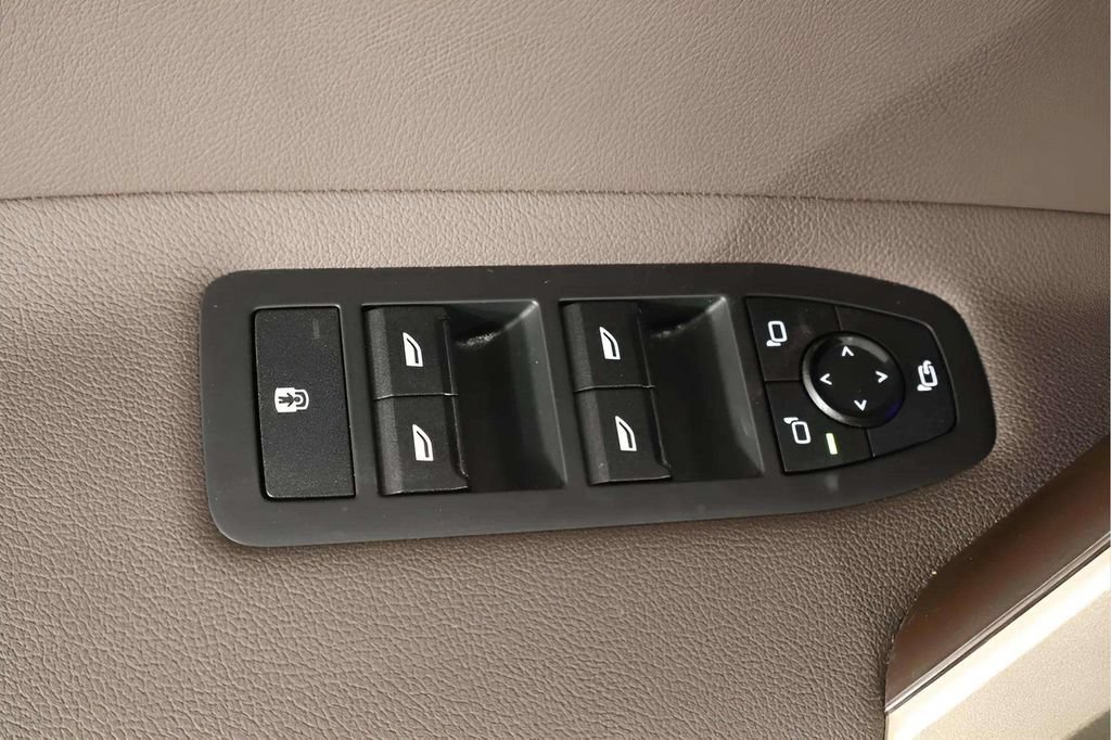 Used 2023 BMW iX xDrive50 AWD/4WD image 24