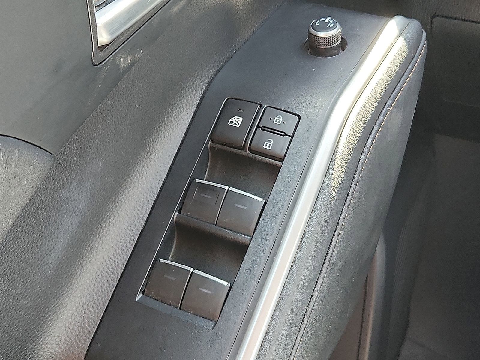 Used 2023 Toyota Highlander Bronze Edition FWD image 17