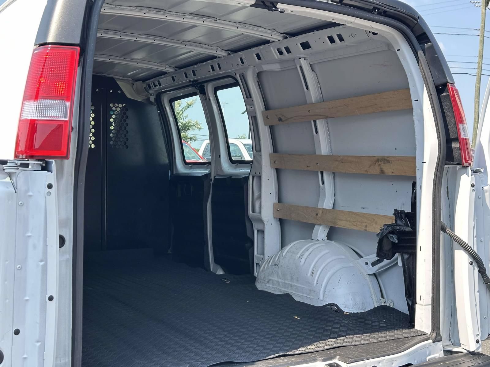 Certified 2025 GMC Savana 2500 w/ Driver Convenience Package RWD image 25