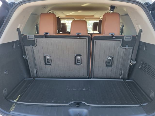 New 2025 Nissan Pathfinder Platinum w/ Black Appearance Package image 18