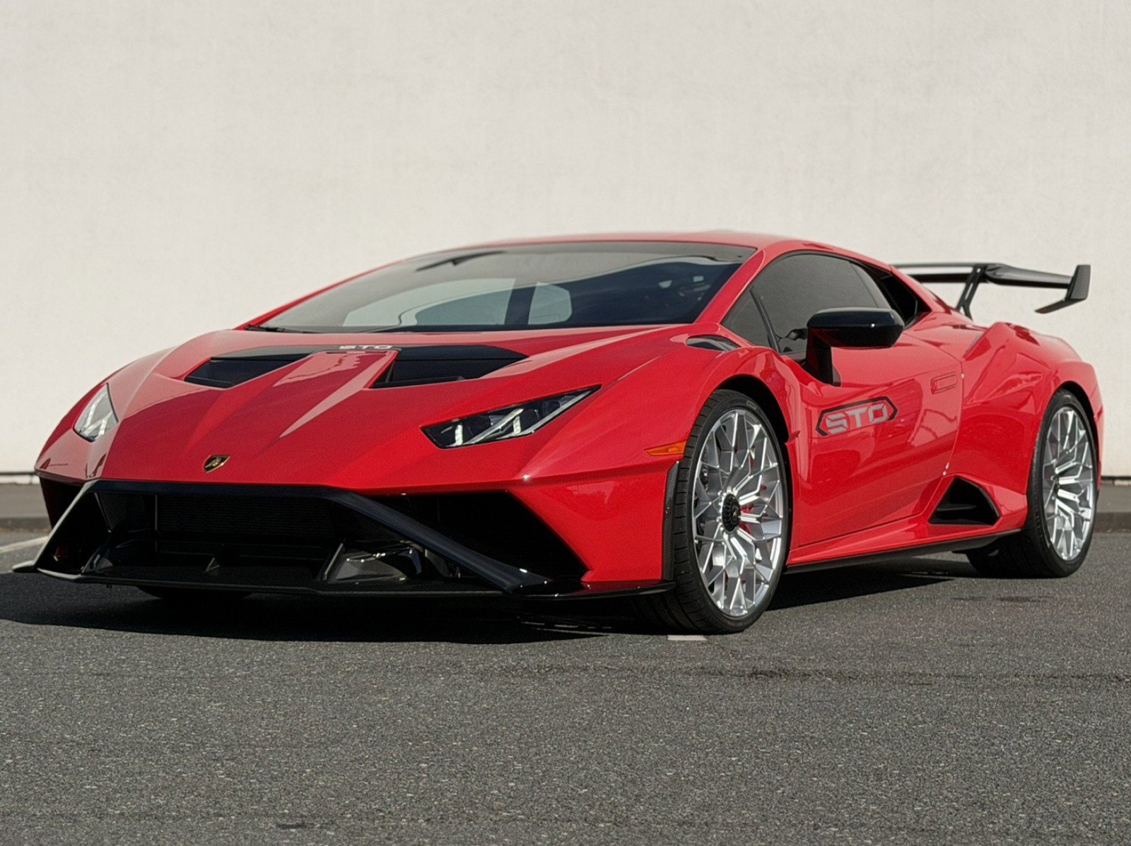 Used 2024 Lamborghini Huracan STO RWD image 3
