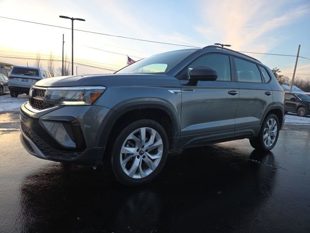 Used 2023 Volkswagen Taos S image 3