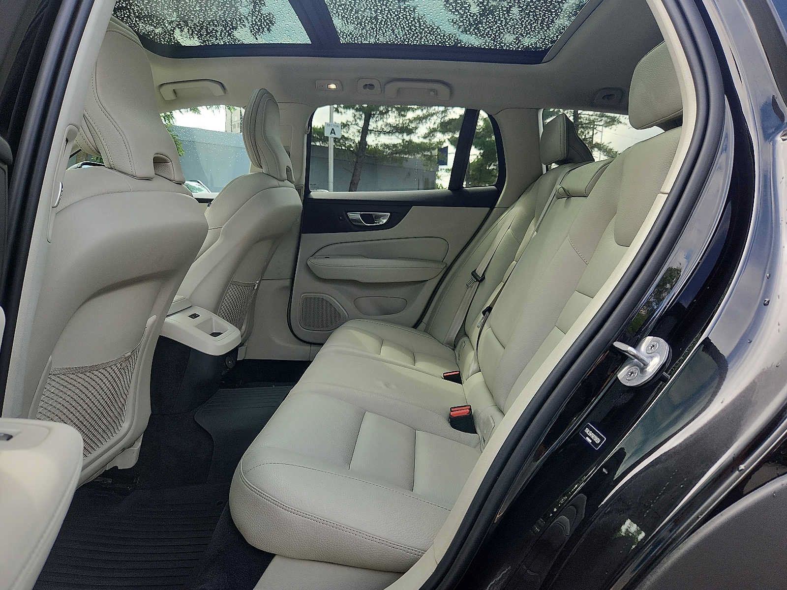 Certified 2024 Volvo V60 B5 Cross Country Plus w/ Protection Package Premier AWD/4WD image 10