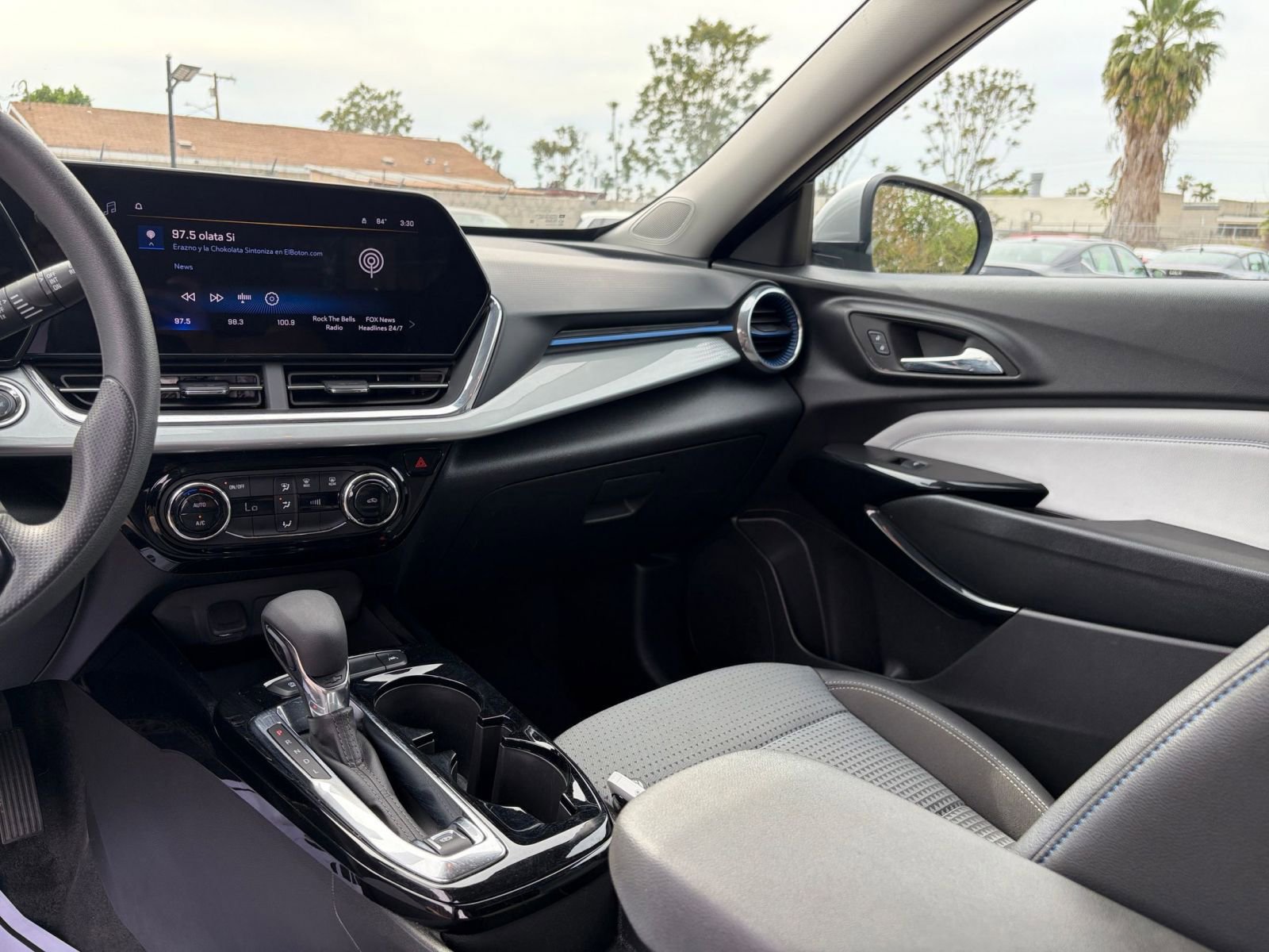 Used 2025 Chevrolet Trax LT image 41