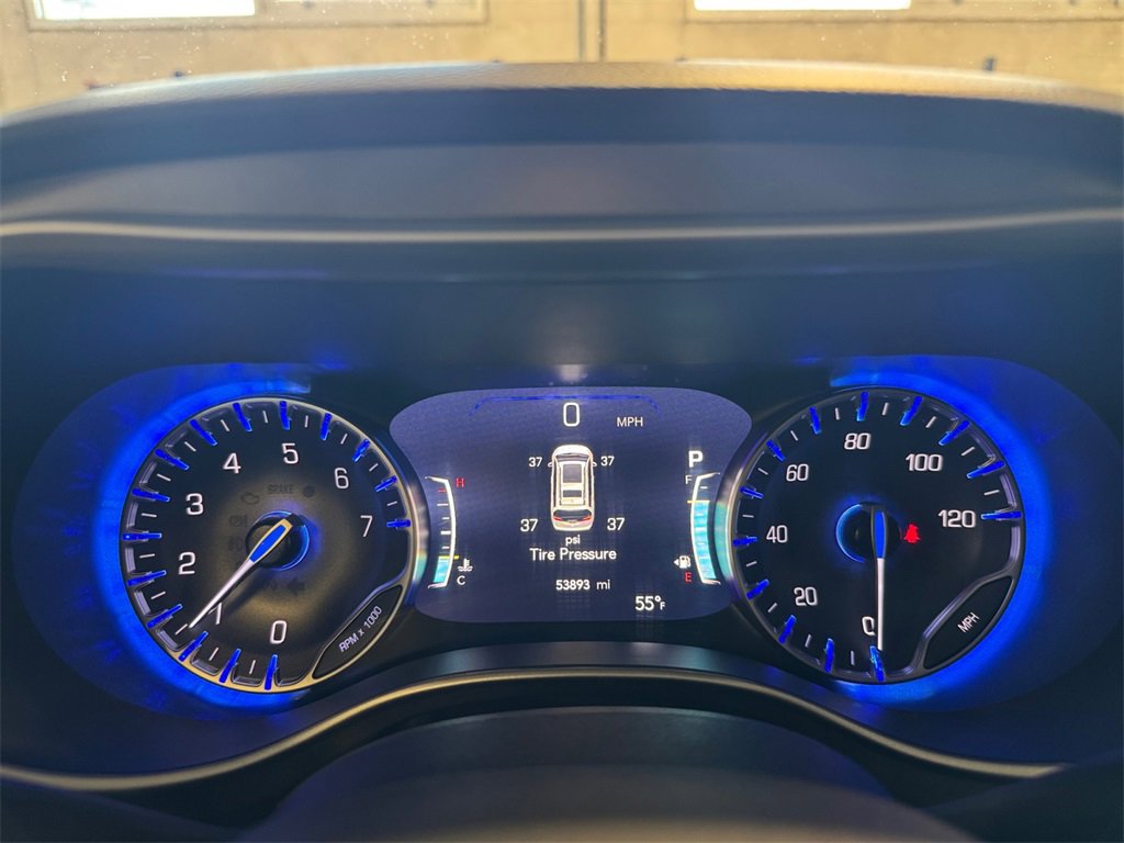 Used 2024 Chrysler Pacifica Touring-L image 16