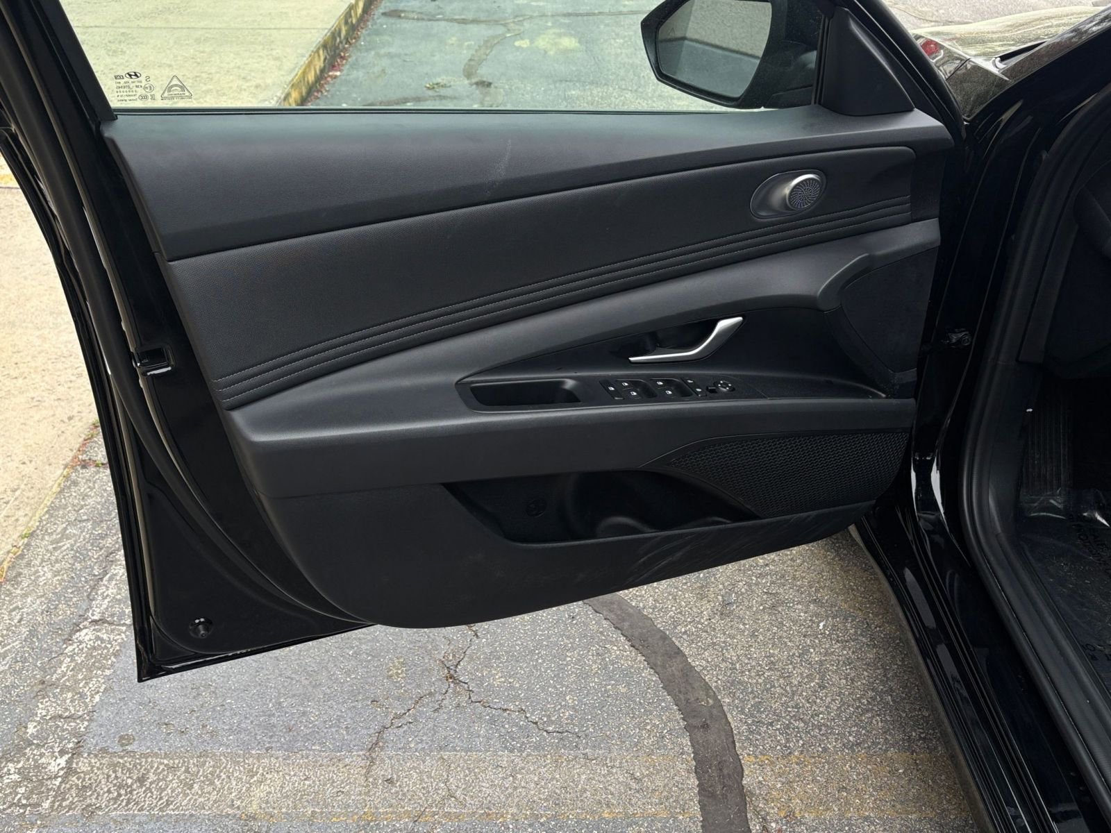 Used 2025 Hyundai Elantra SEL image 25