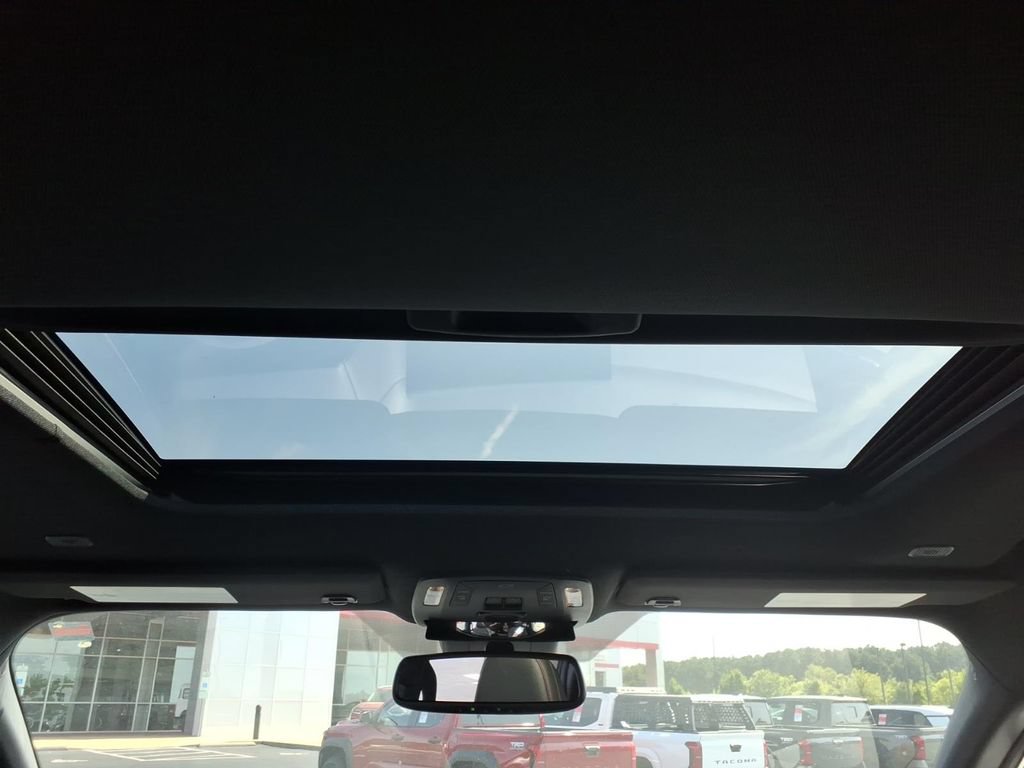 New 2026 Toyota Sienna XSE FWD image 8