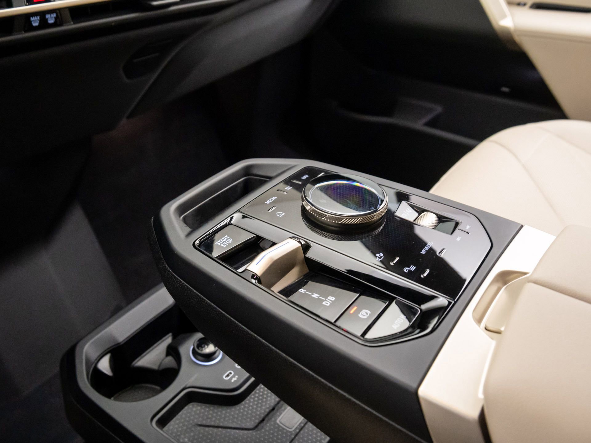 Used 2024 BMW iX xDrive50 w/ Premium Package image 13