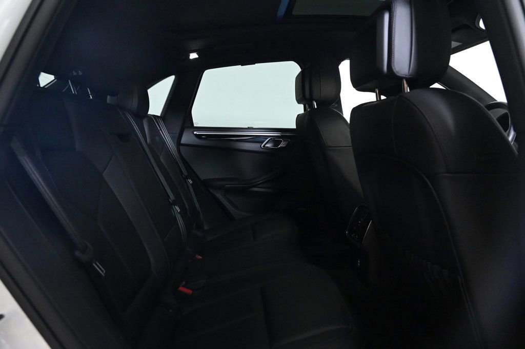Certified 2025 Porsche Macan image 19