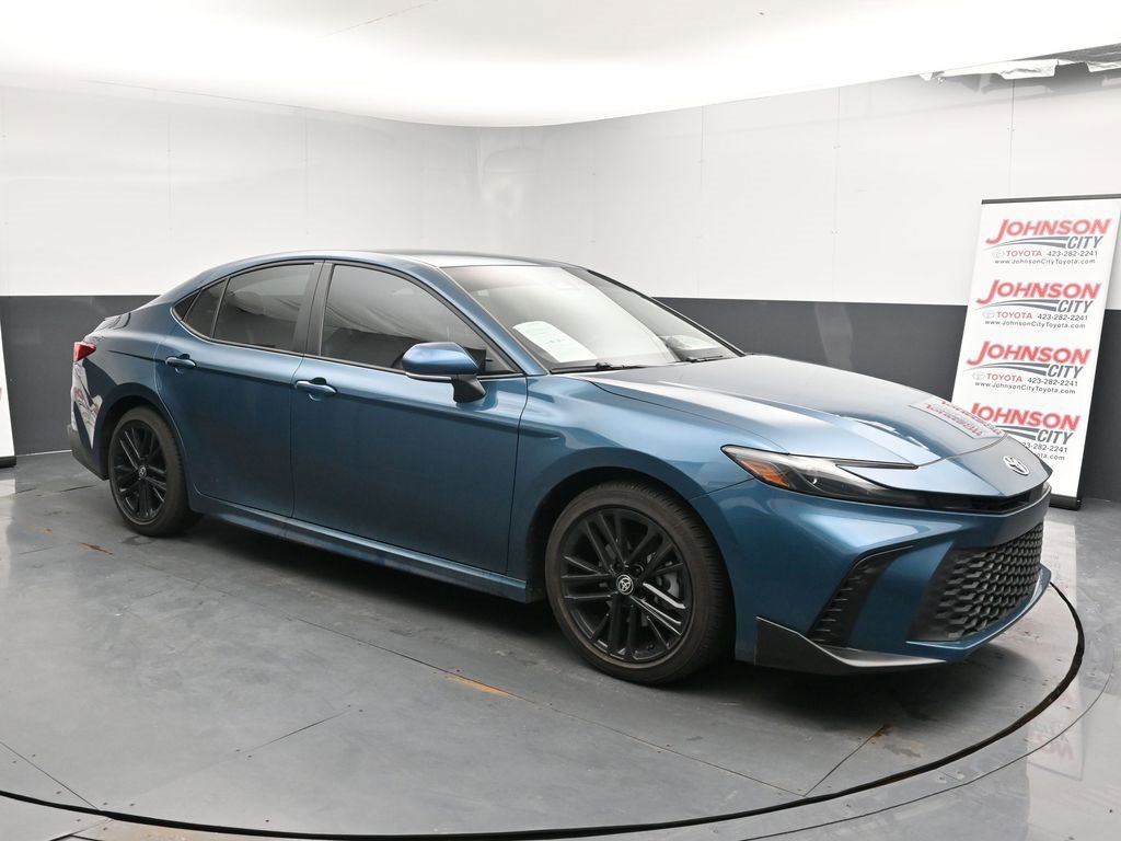 Used 2025 Toyota Camry SE w/ Convenience Package image 2
