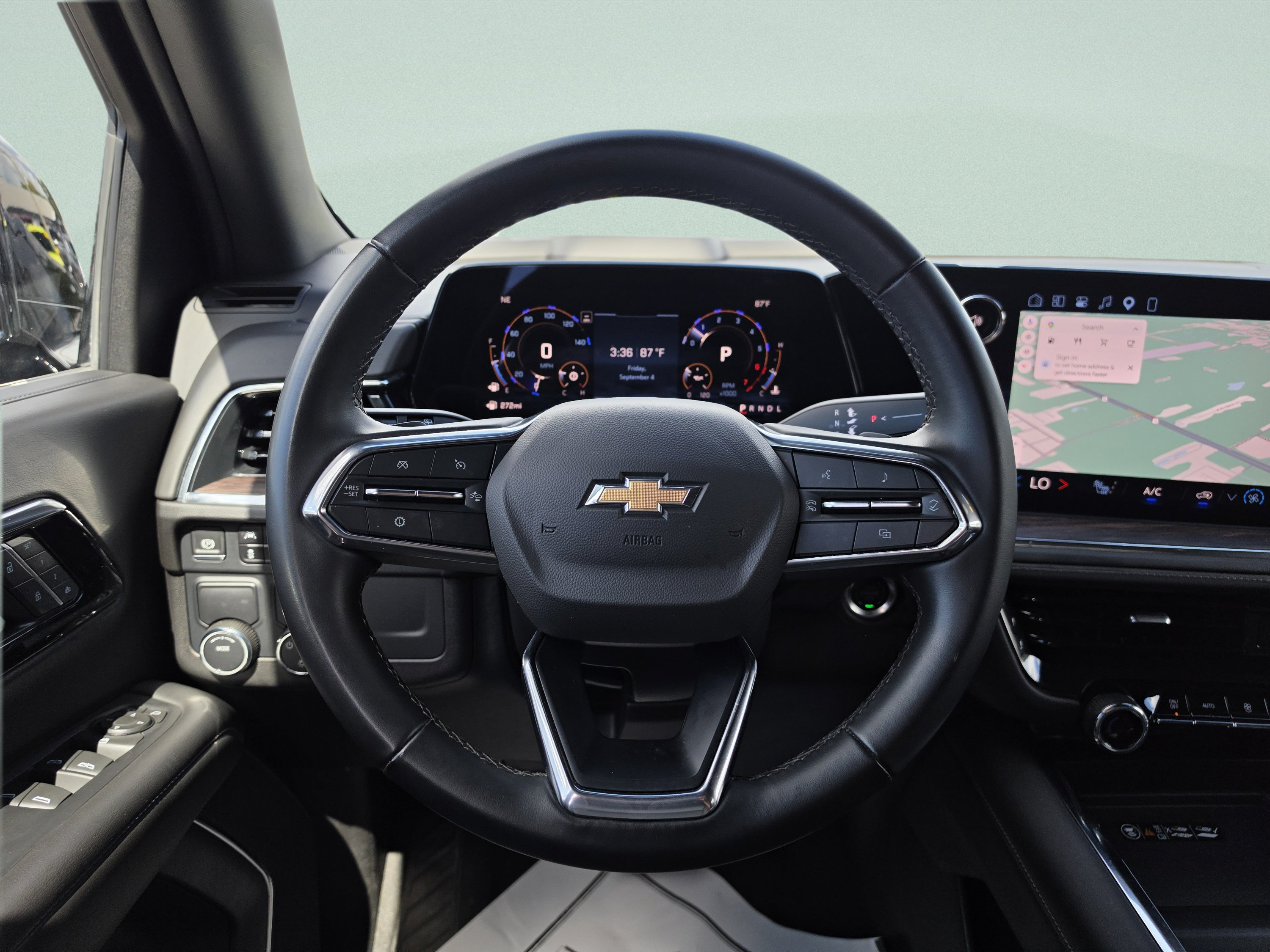 Used 2025 Chevrolet Suburban LT RWD image 20