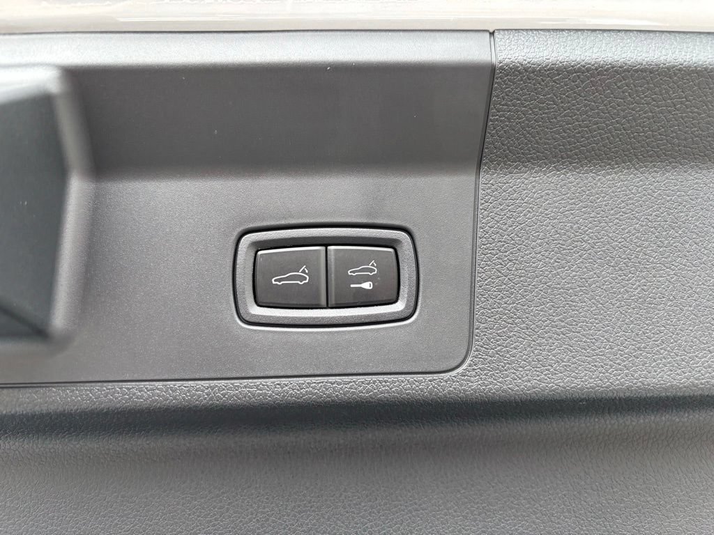 Certified 2025 Porsche Panamera 4 AWD/4WD image 13