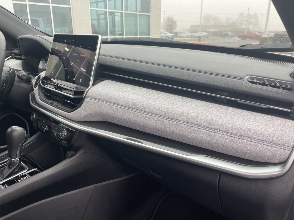 Used 2024 Jeep Compass Latitude image 36