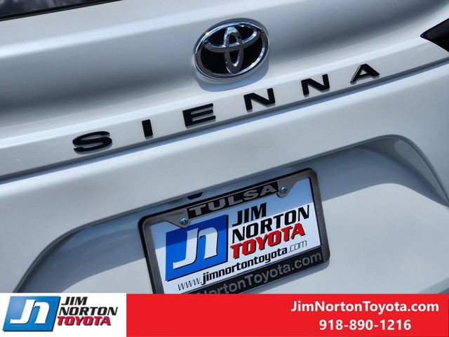 Used 2026 Toyota Sienna XLE FWD image 11