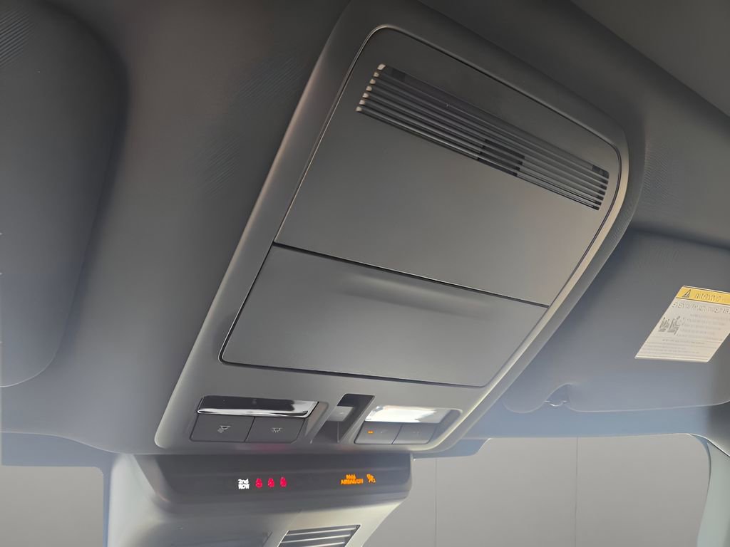 Used 2025 MAZDA CX-70 Plug-In Hybrid w/ Premium Plus image 16