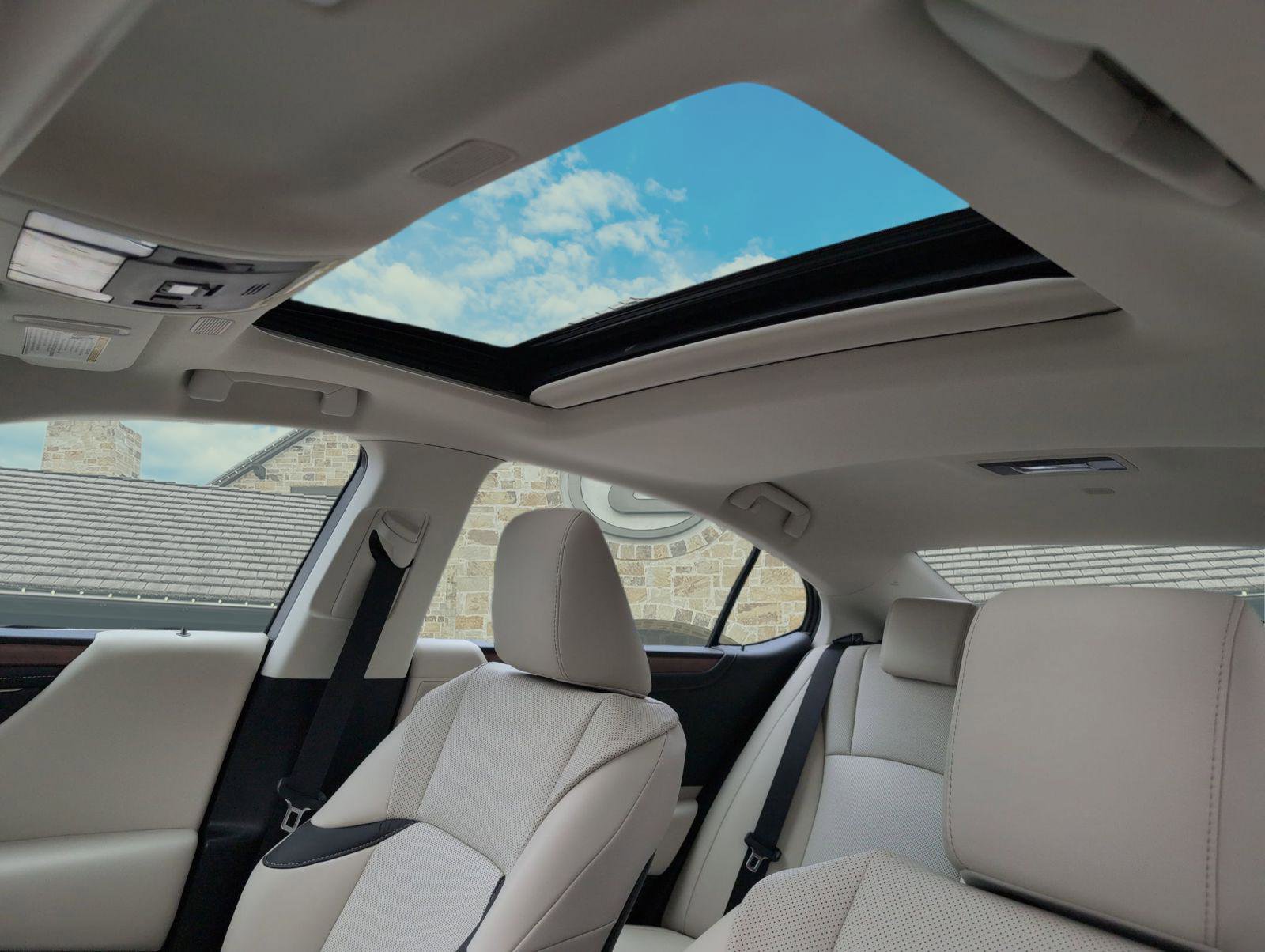 Used 2025 Lexus ES 300h w/ Premium Package image 16