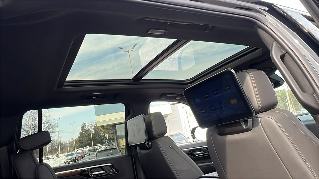 New 2026 Chevrolet Suburban High Country image 13