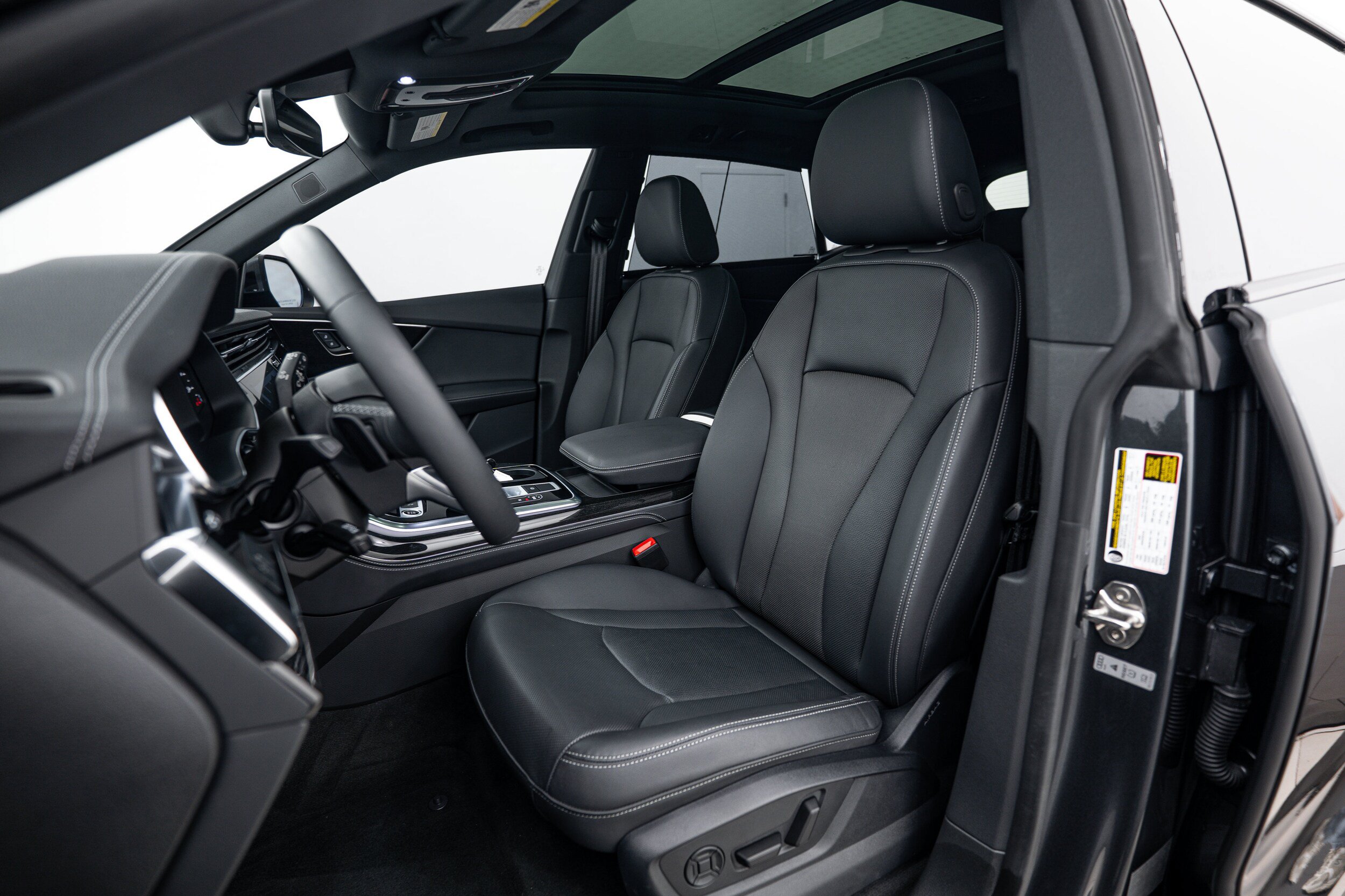 Certified 2025 Audi Q8 Premium Plus AWD/4WD image 15