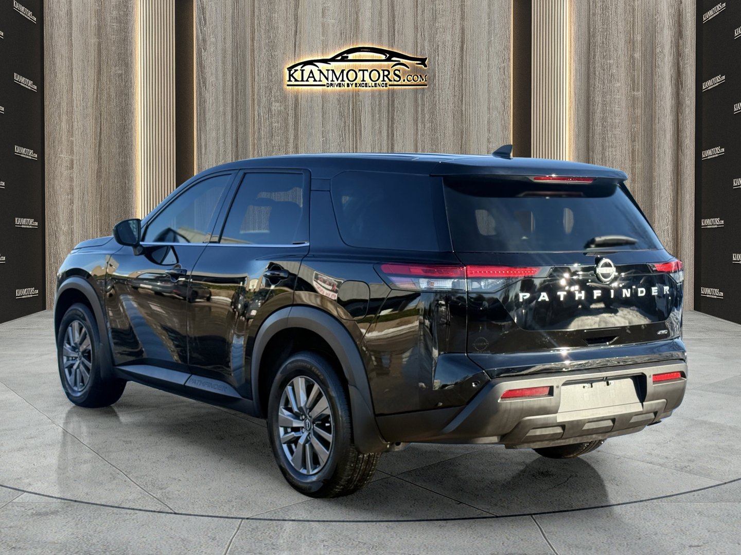 Used 2025 Nissan Pathfinder S image 4