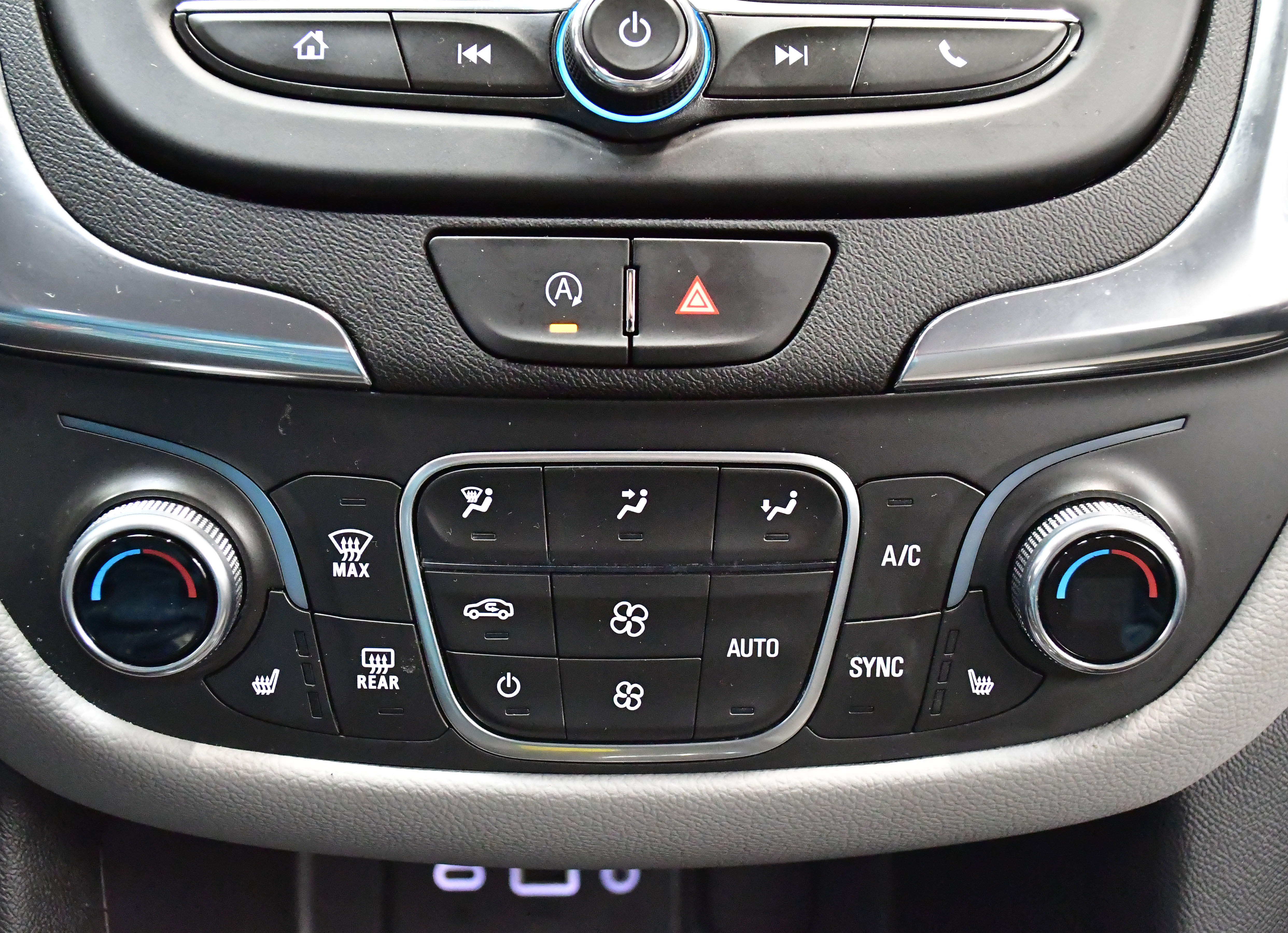 Used 2024 Chevrolet Equinox LT image 28