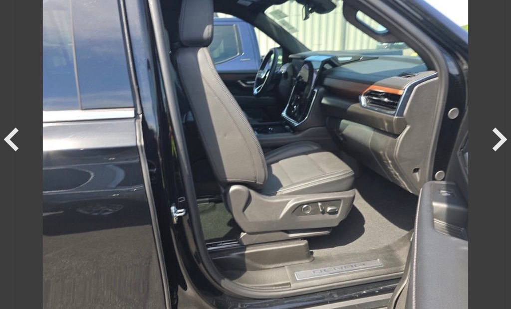 Used 2025 GMC Yukon XL Denali AWD/4WD image 5