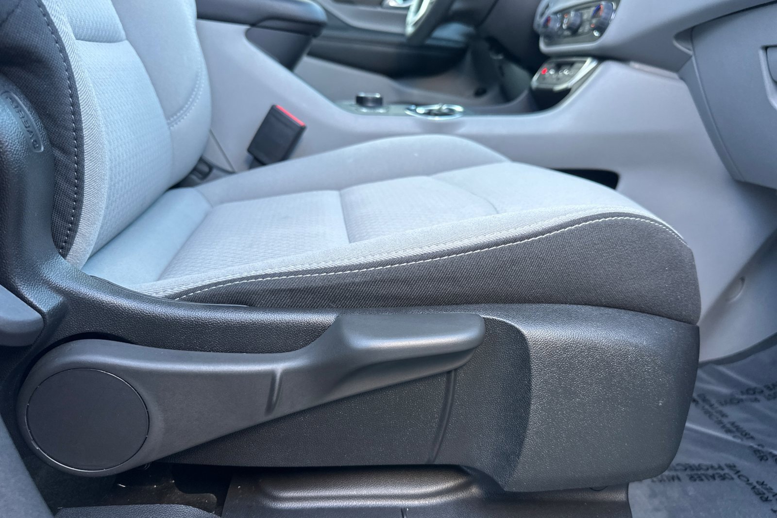 Used 2023 GMC Terrain SLE w/ Driver Convenience Package image 23