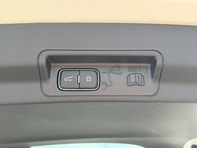 New 2026 Ford Explorer Active w/ Active Comfort Package AWD/4WD image 9