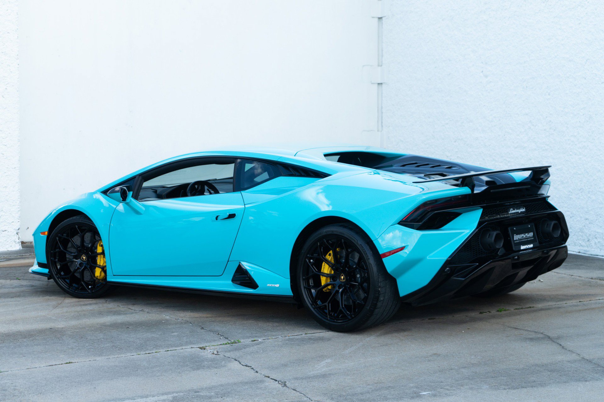 Used 2023 Lamborghini Huracan Tecnica RWD image 2