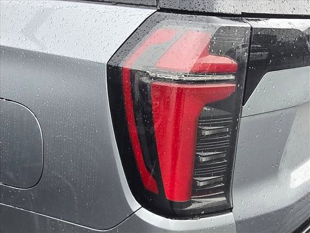 Certified 2025 Chevrolet Suburban LS image 21