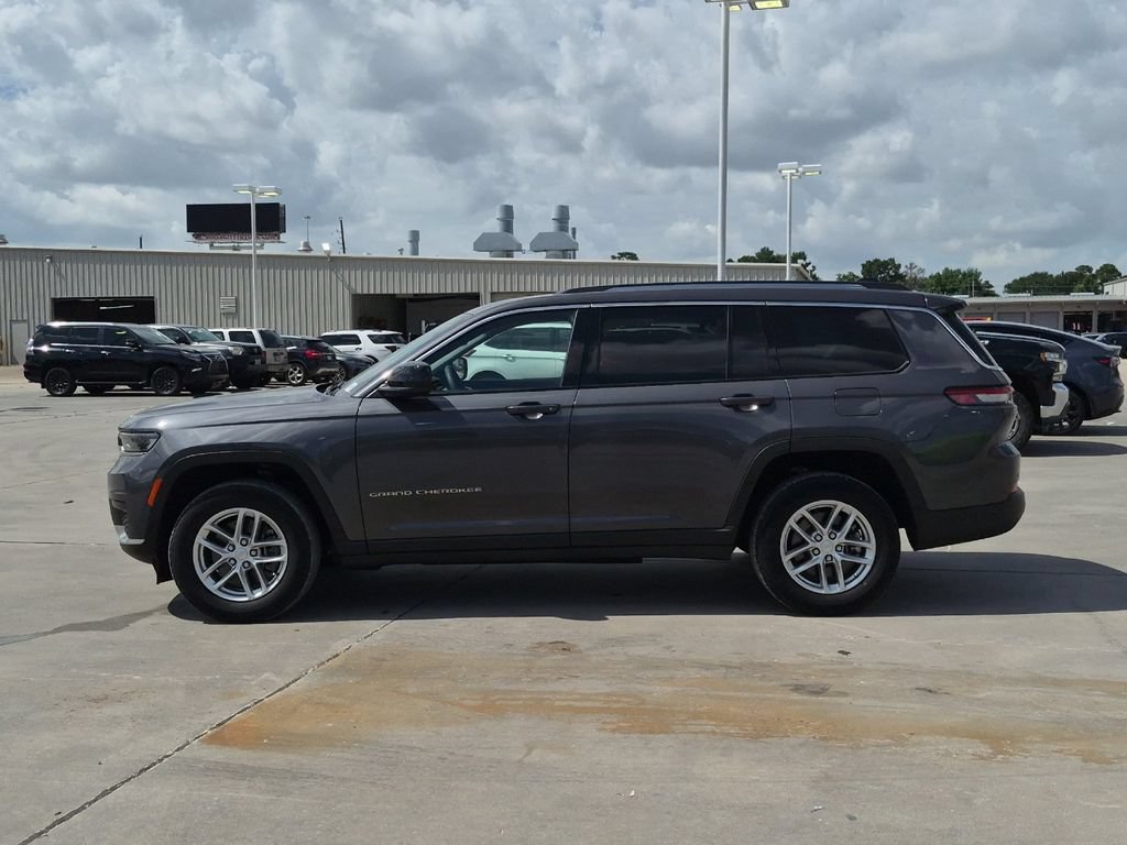 Used 2023 Jeep Grand Cherokee L Laredo AWD/4WD image 3