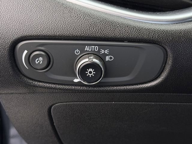 Used 2020 Chevrolet Malibu Premier FWD image 21
