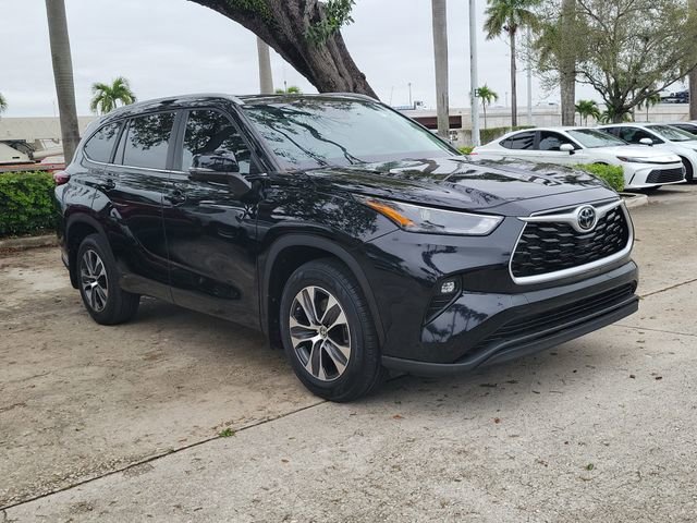 Used 2024 Toyota Highlander XLE