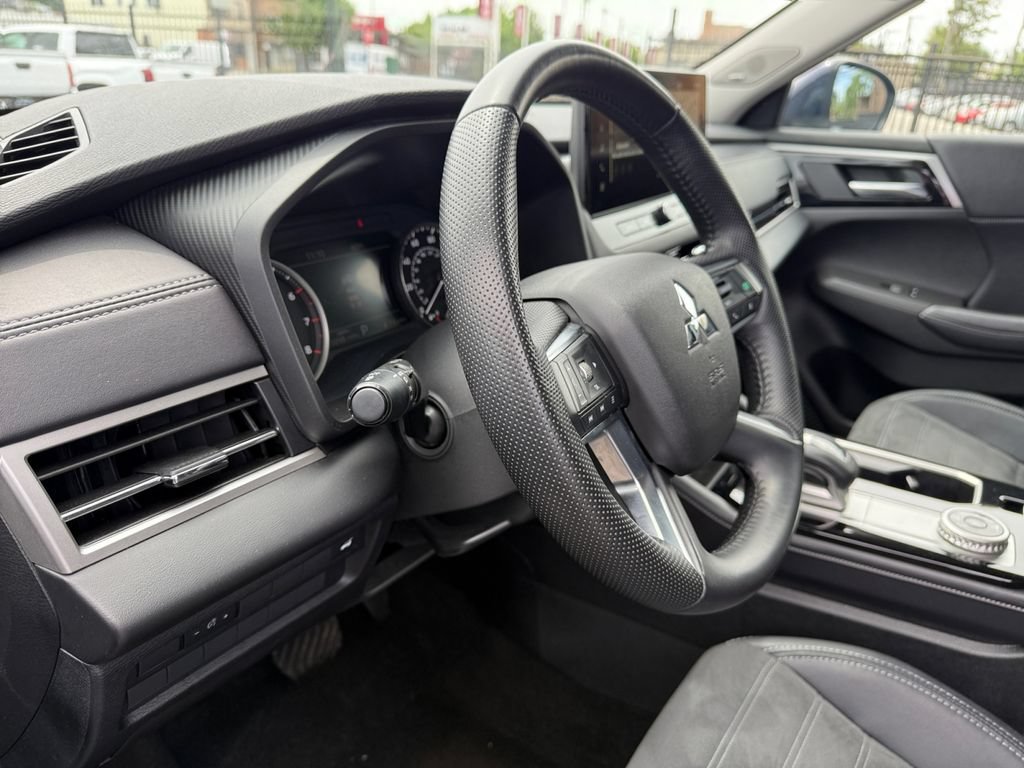 Used 2025 Mitsubishi Outlander SE AWD/4WD image 35