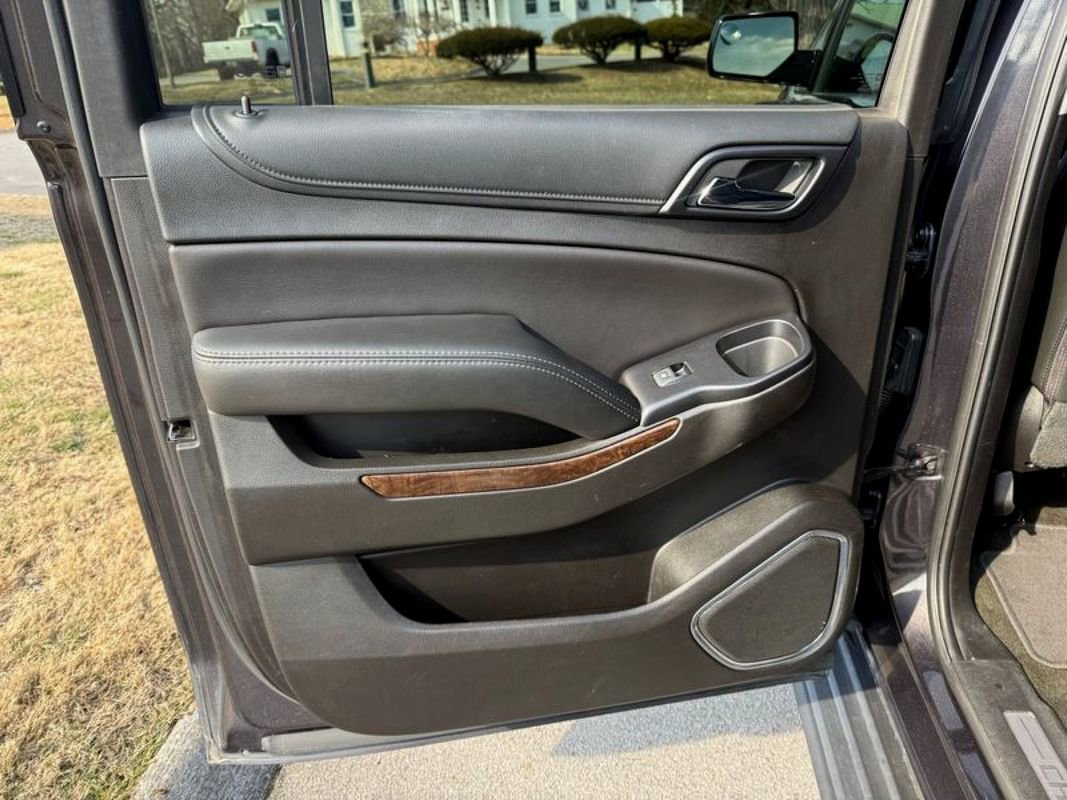 Used 2018 Chevrolet Suburban LT image 29