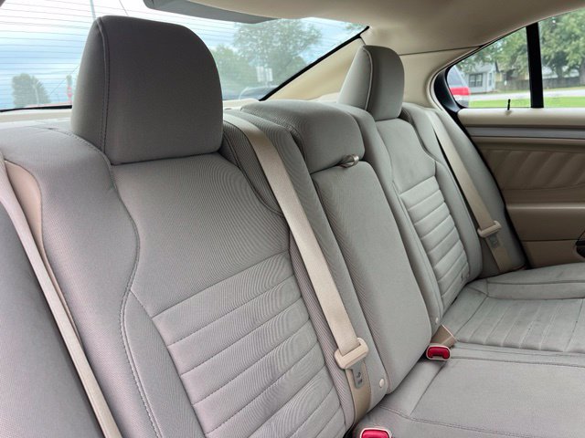 Used 2018 Ford Taurus SE FWD image 7