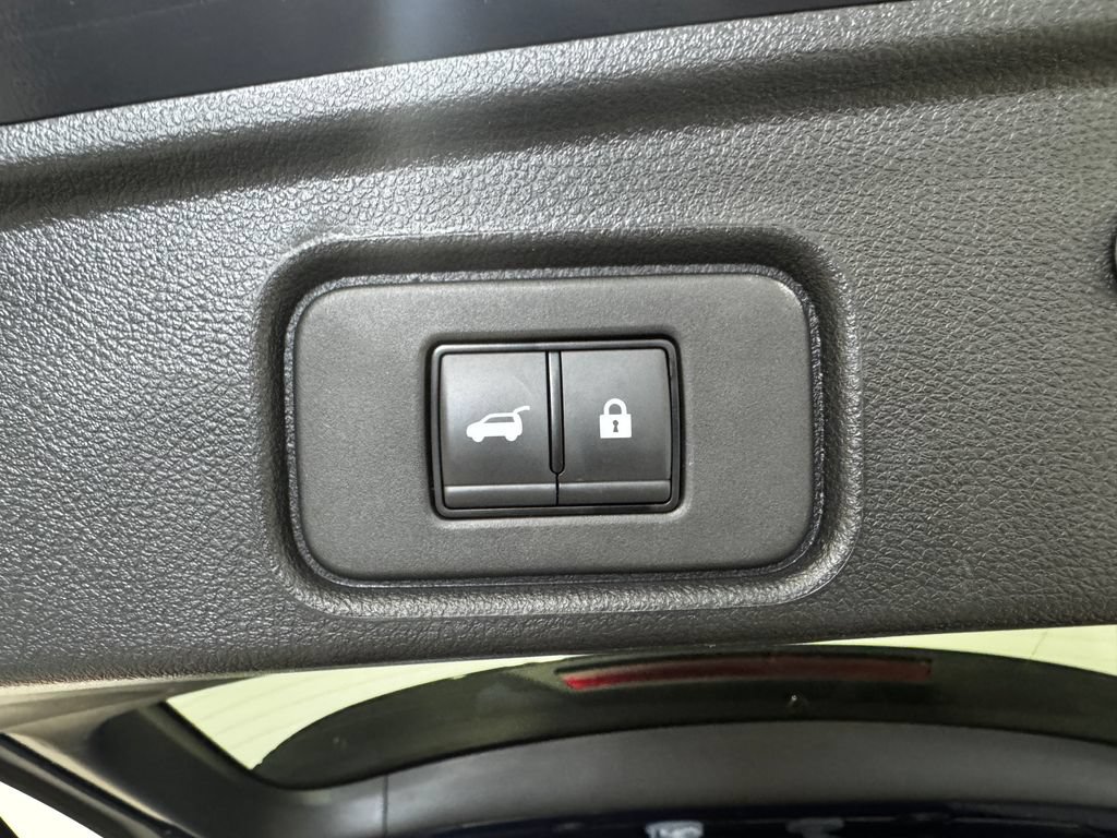 Used 2025 Nissan Pathfinder SV AWD/4WD image 38