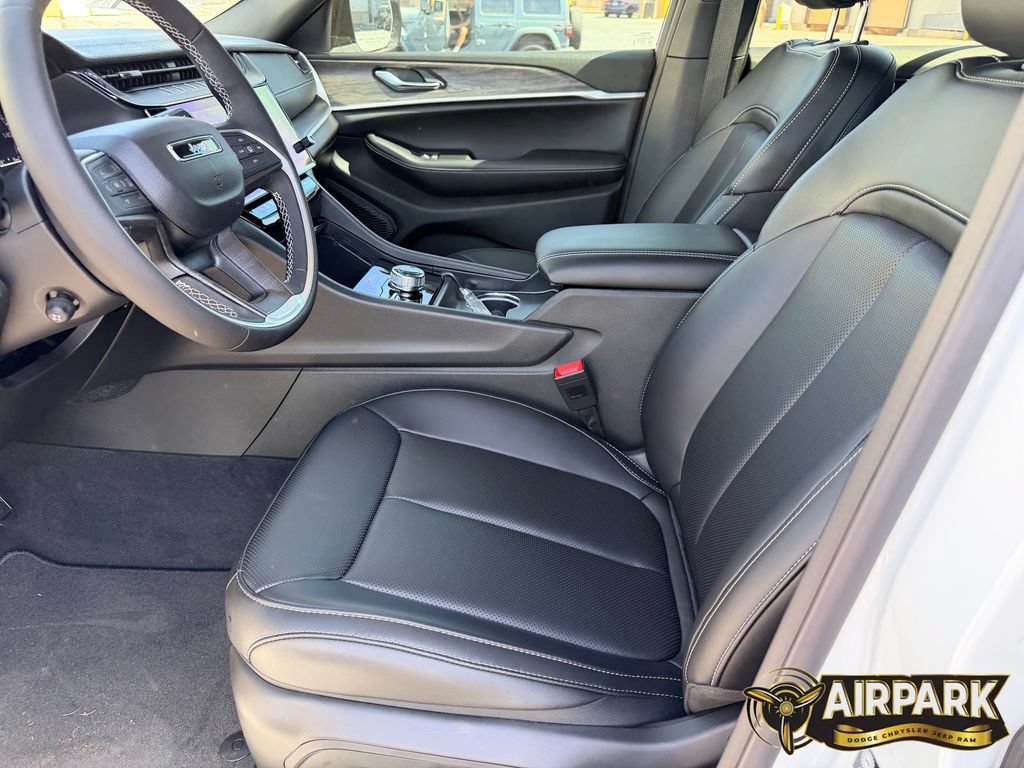 New 2026 Jeep Grand Cherokee Limited w/ Luxury Tech Group II AWD/4WD image 15
