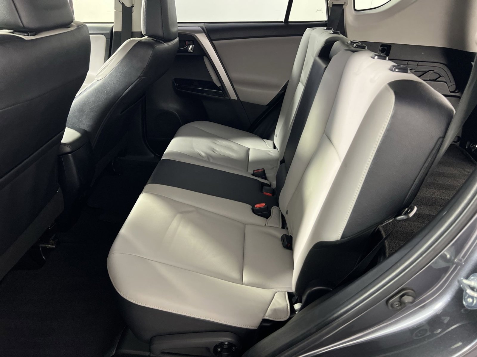 Used 2016 Toyota RAV4 Limited image 22