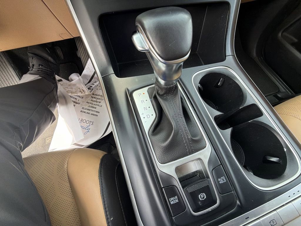Used 2022 Kia Carnival LX FWD image 19