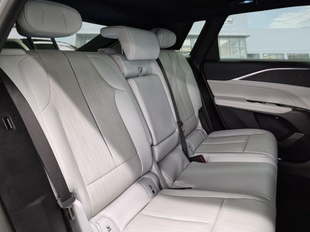 Certified 2024 Cadillac Lyriq Luxury RWD image 10