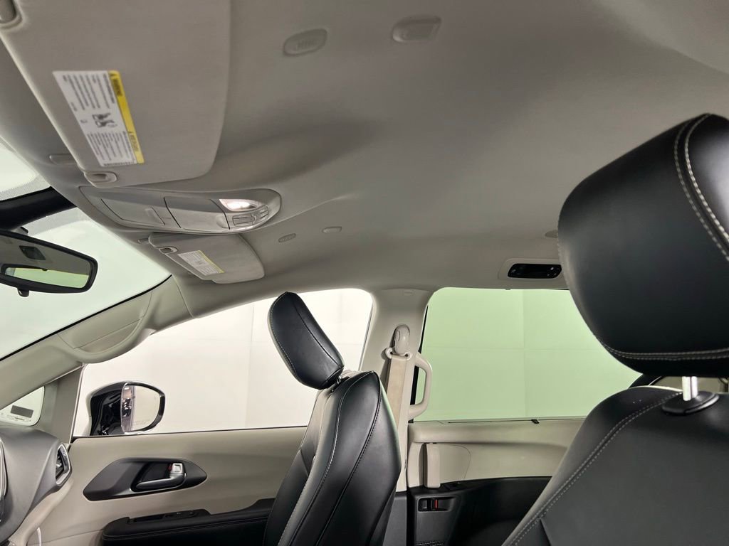 Used 2024 Chrysler Pacifica Touring-L image 25