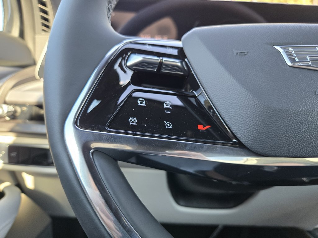 New 2027 Cadillac Vistiq Sport w/ LPO, Trailering Package AWD/4WD image 17
