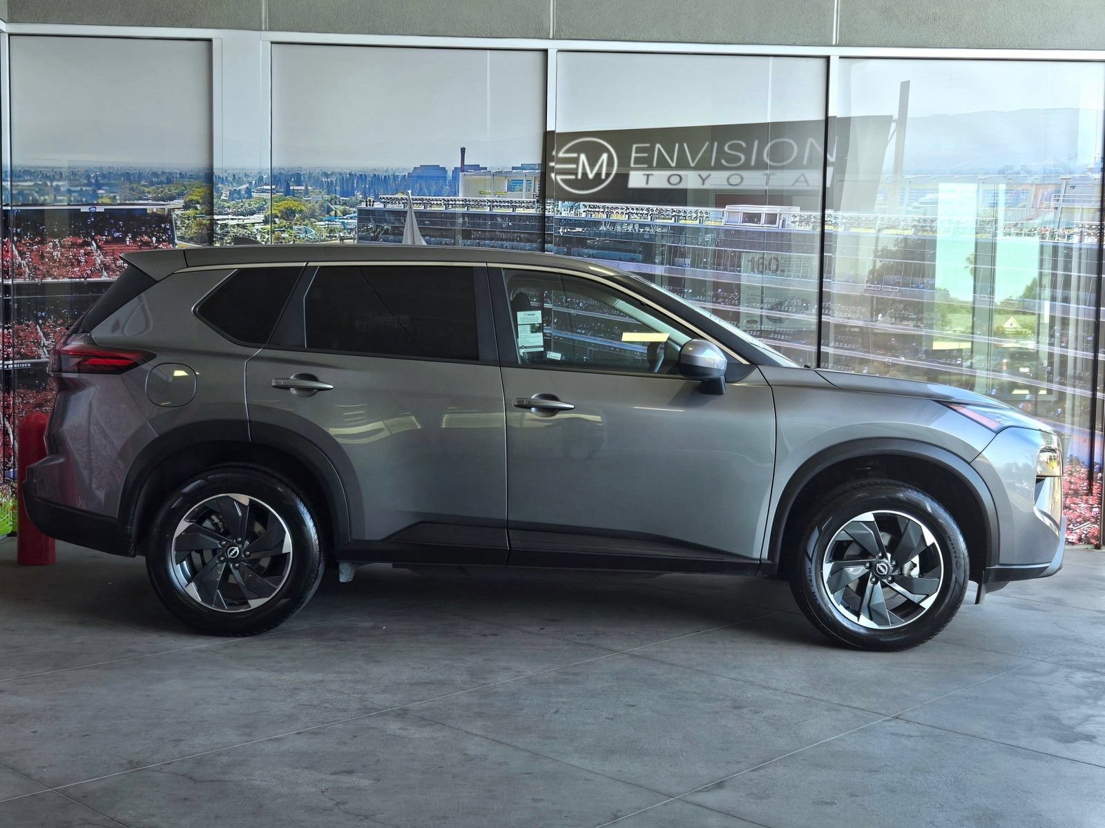 Used 2025 Nissan Rogue SV FWD image 4