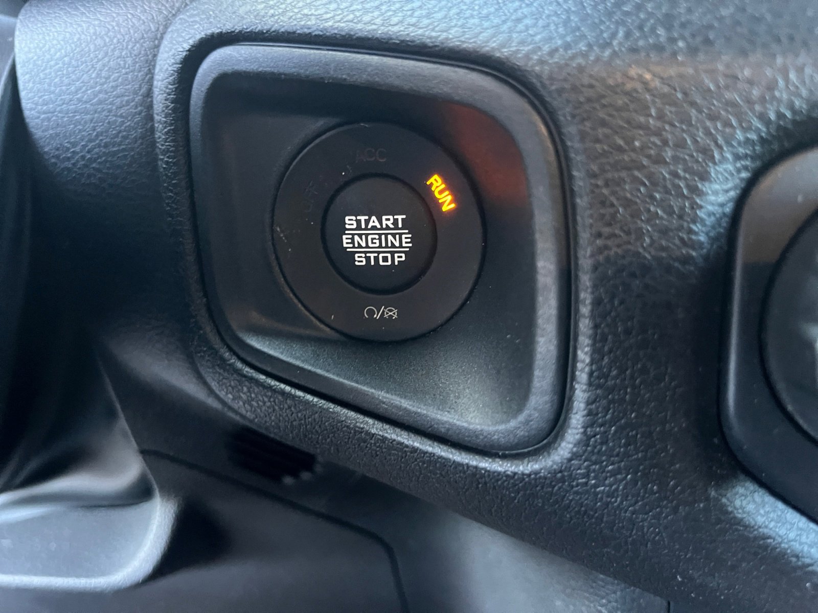 Used 2024 Jeep Gladiator Sport image 29