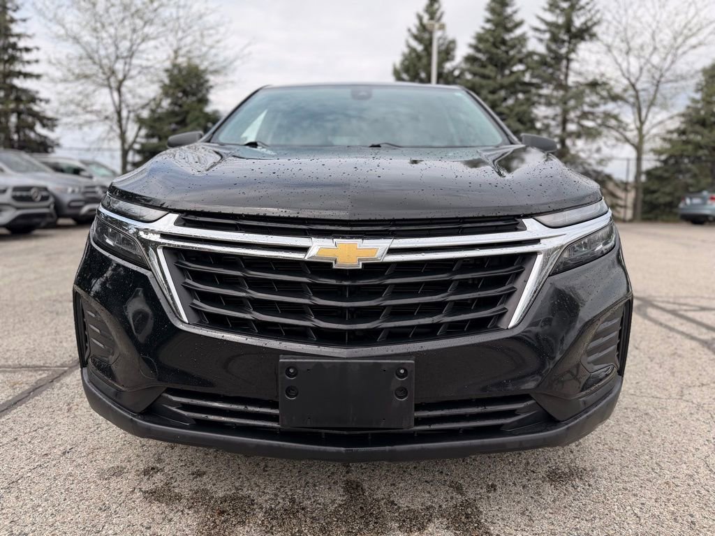 Used 2022 Chevrolet Equinox LS w/ LS Convenience Package AWD/4WD image 2