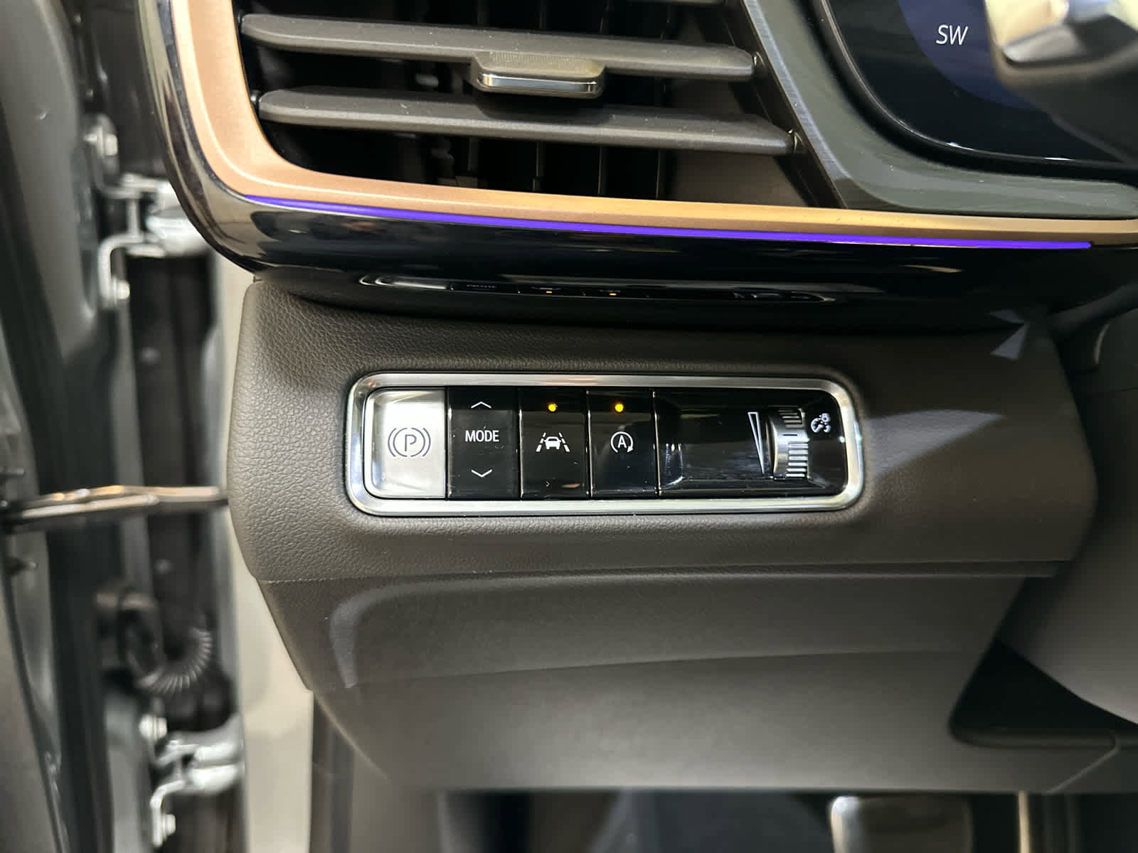 Certified 2025 Buick Envision Sport Touring image 22